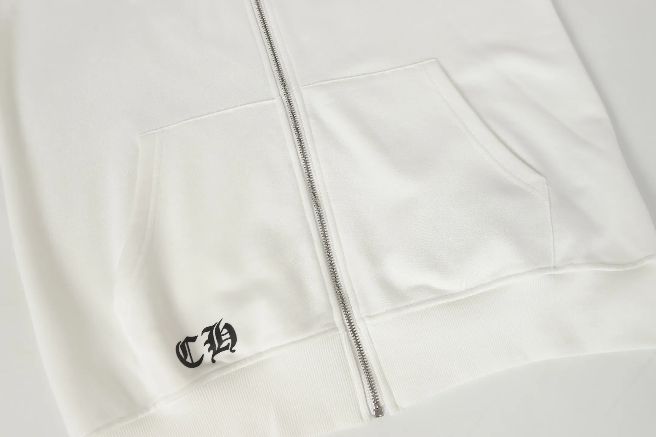 P250 cross-border model, please do not place an order if you are pursuing quality -Chrome Hearts/Chrome Hearts Sanskrit ghost print zipper sweatshirt cardigan jacket -High weight, high density and high quality. The wool is soft, delicate and skin-friendly. Soft and silky to the touch. Excellent warmth and skin-friendly properties. LXL